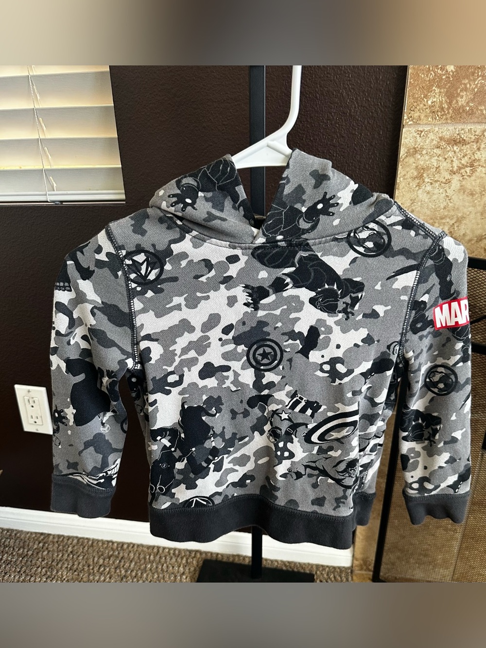GAP Kids x Marvel Avengers Camo Superheroes All Over Print Hoodie. Size XS (4-5)